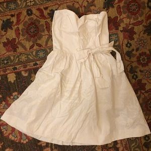 Lilly Pulitzer white strapless dress see descript.